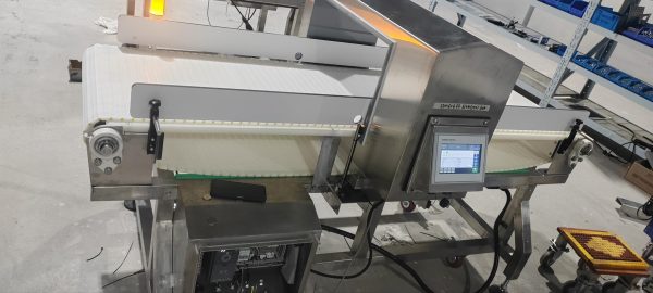 Máy dò kim loại bảo vệ dây chuyền sản xuất của bạn